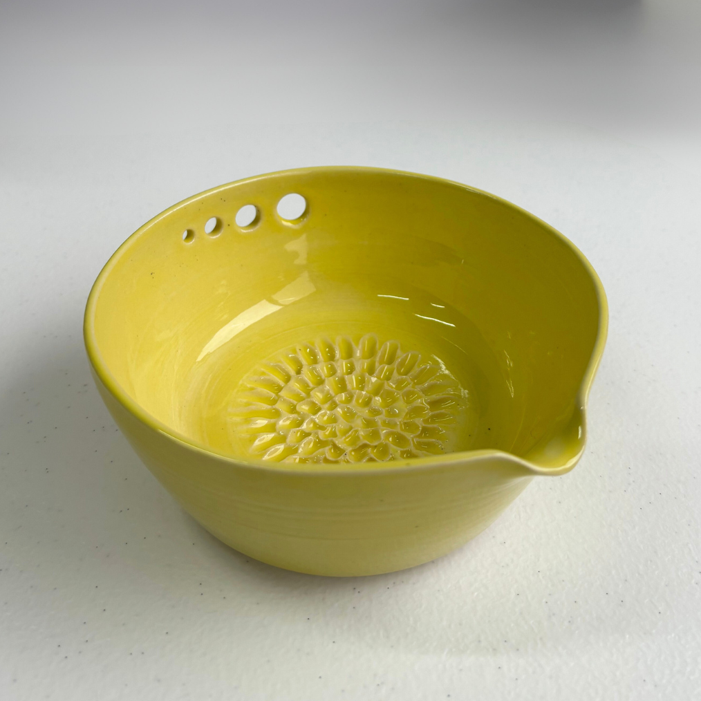 Grater Dressing Bowl in Off White Clay in Daffodil Gloss – Clay Create Australia