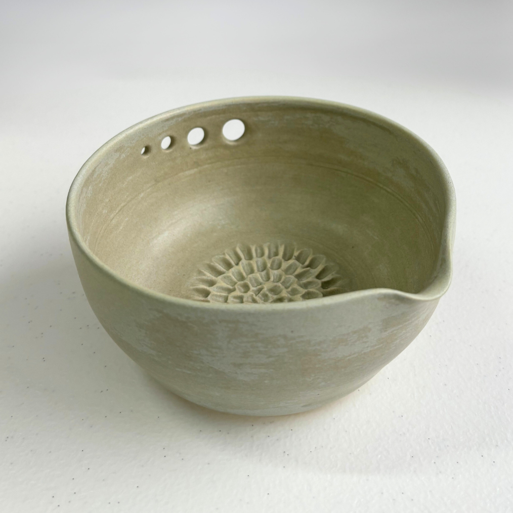 Grater Dressing Bowl in Off White Clay in Waterfall Matte – Clay Create Australia