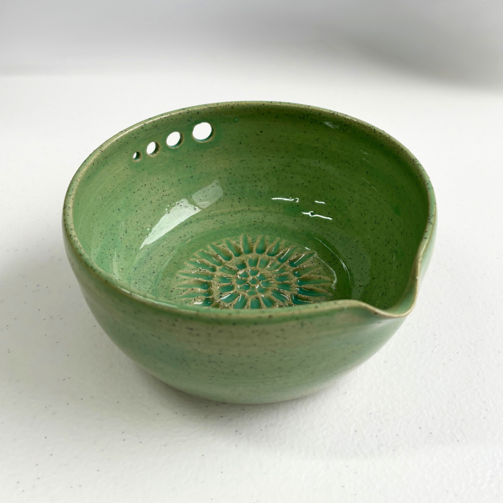 Grater Dressing Bowl in Tan Speckled Clay in Mint Green Gloss – Clay Create Australia